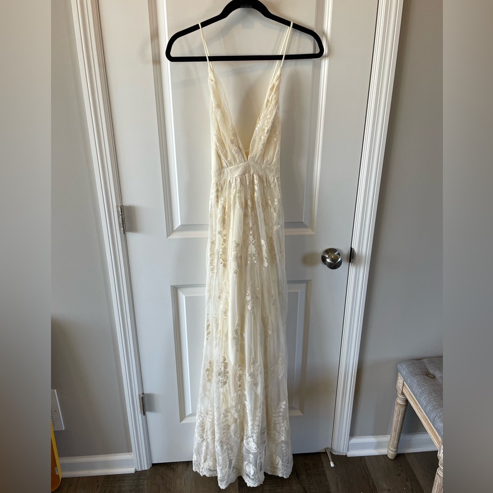 Wishlist Apparel lace overlay dress. Size medium.
